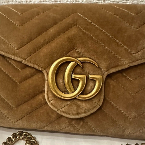 GUCCI Velvet Matelasse GG Marmont Chain Wallet - Picture 2 of 16
